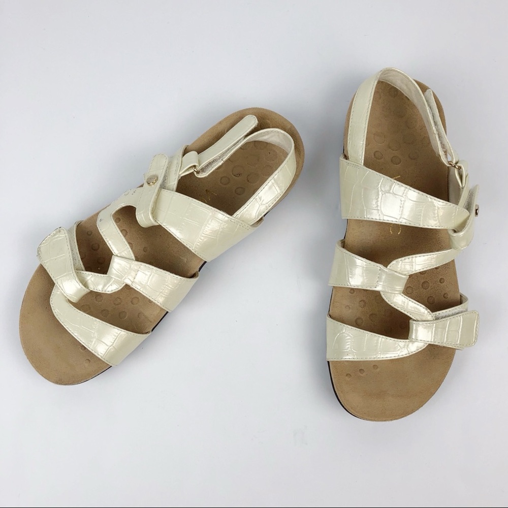 Vionic Paros Flat Sandal Embossed Cream
